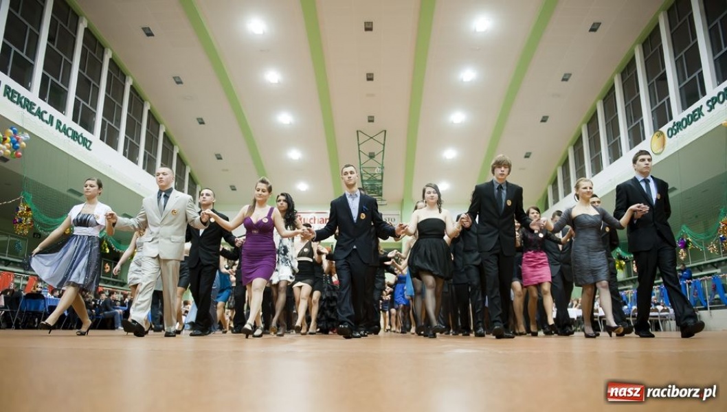 Zdjęcie w galerii na portalu naszraciborz.pl: Studniówka Mickiewicza wiadomości z regionu