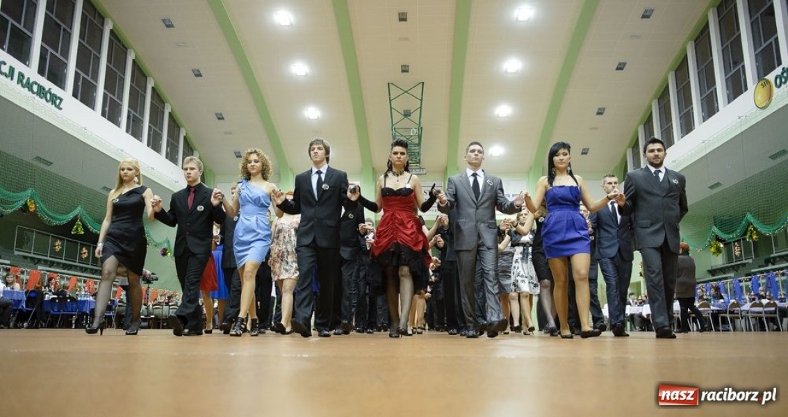 Zdjęcie w galerii na portalu naszraciborz.pl: Studniówka Mickiewicza wiadomości z regionu