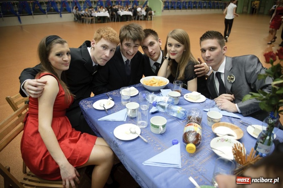 Zdjęcie w galerii na portalu naszraciborz.pl: Studniówka Mickiewicza wiadomości z regionu