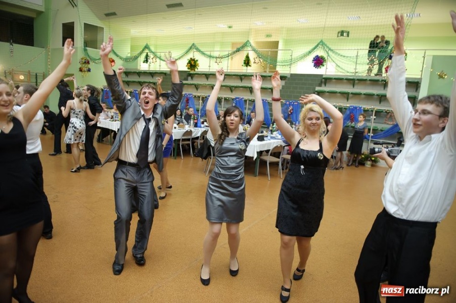 Zdjęcie w galerii na portalu naszraciborz.pl: Studniówka Mickiewicza wiadomości z regionu