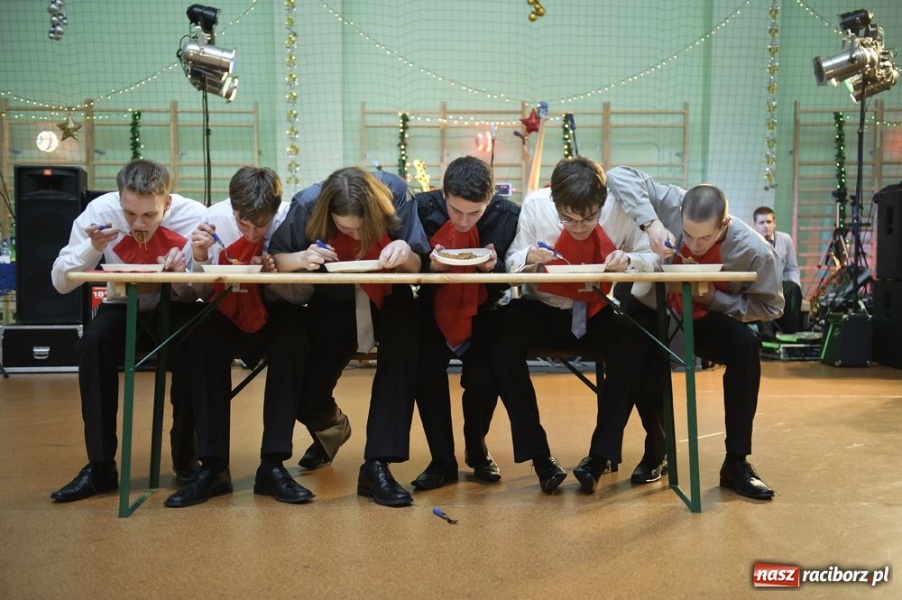 Zdjęcie w galerii na portalu naszraciborz.pl: Studniówka Mickiewicza wiadomości z regionu