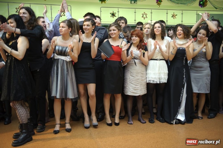 Zdjęcie w galerii na portalu naszraciborz.pl: Studniówka Mickiewicza wiadomości z regionu