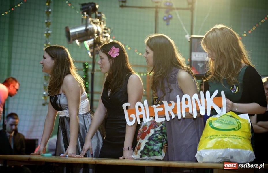 Zdjęcie w galerii na portalu naszraciborz.pl: Studniówka Mickiewicza wiadomości z regionu