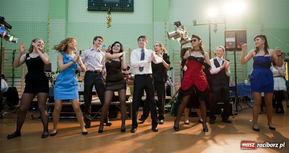 Zdjęcie w galerii na portalu naszraciborz.pl: Studniówka Mickiewicza wiadomości z regionu