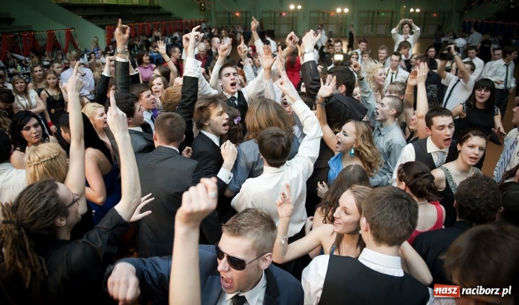 Zdjęcie w galerii na portalu naszraciborz.pl: Studniówka Mickiewicza wiadomości z regionu