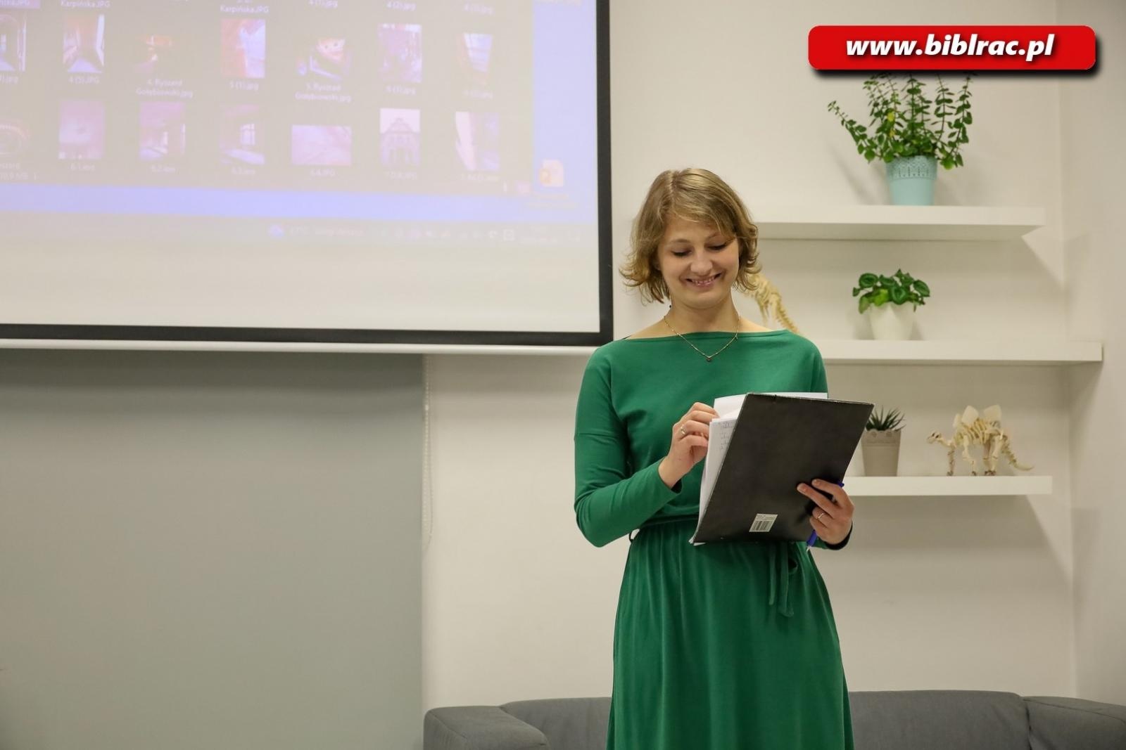 Zdjęcie w galerii na portalu naszraciborz.pl: Tajemnice pałacu w Krowiarkach. Wykład Marii Olejarnik w raciborskiej bibliotece wiadomości z regionu