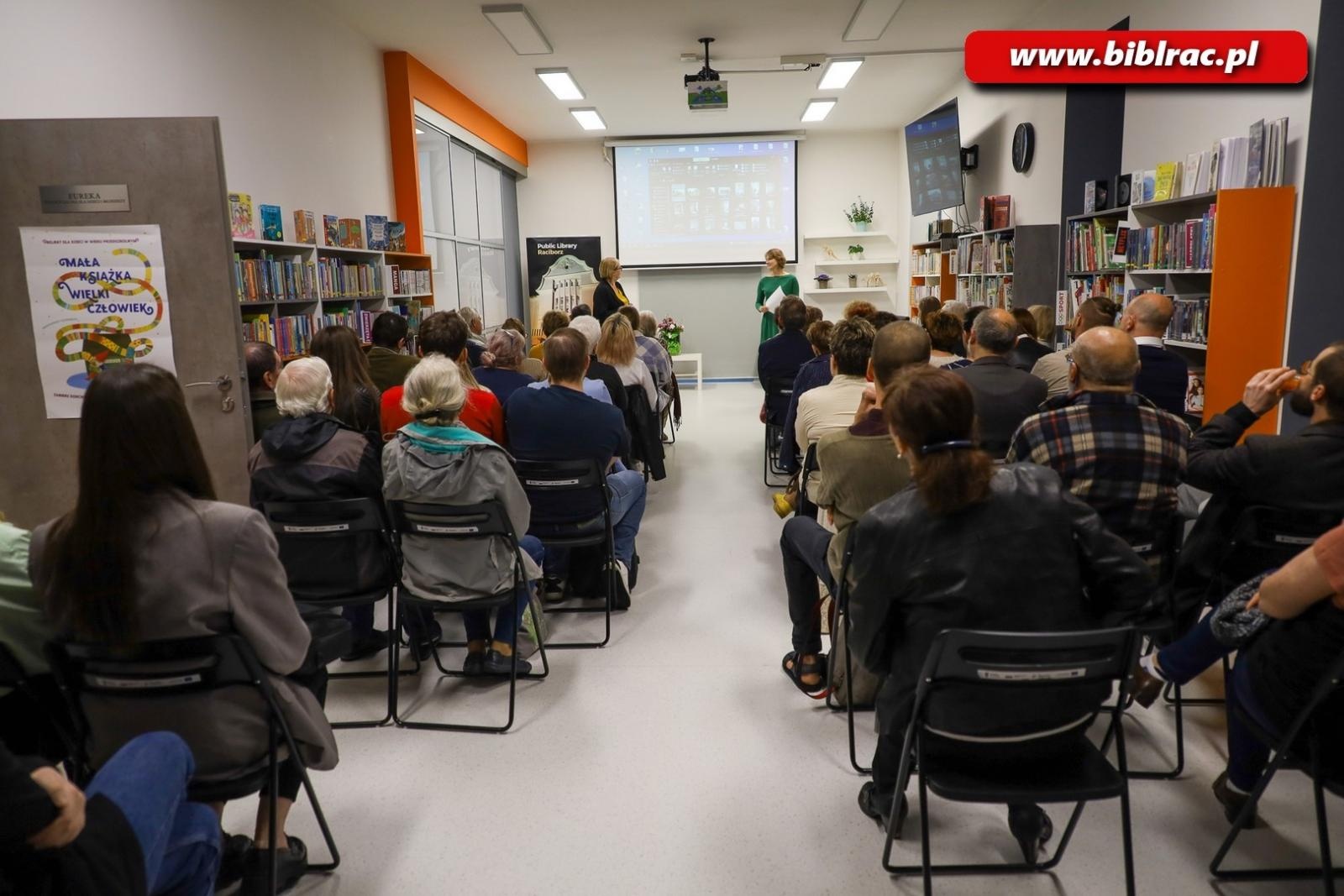 Zdjęcie w galerii na portalu naszraciborz.pl: Tajemnice pałacu w Krowiarkach. Wykład Marii Olejarnik w raciborskiej bibliotece wiadomości z regionu