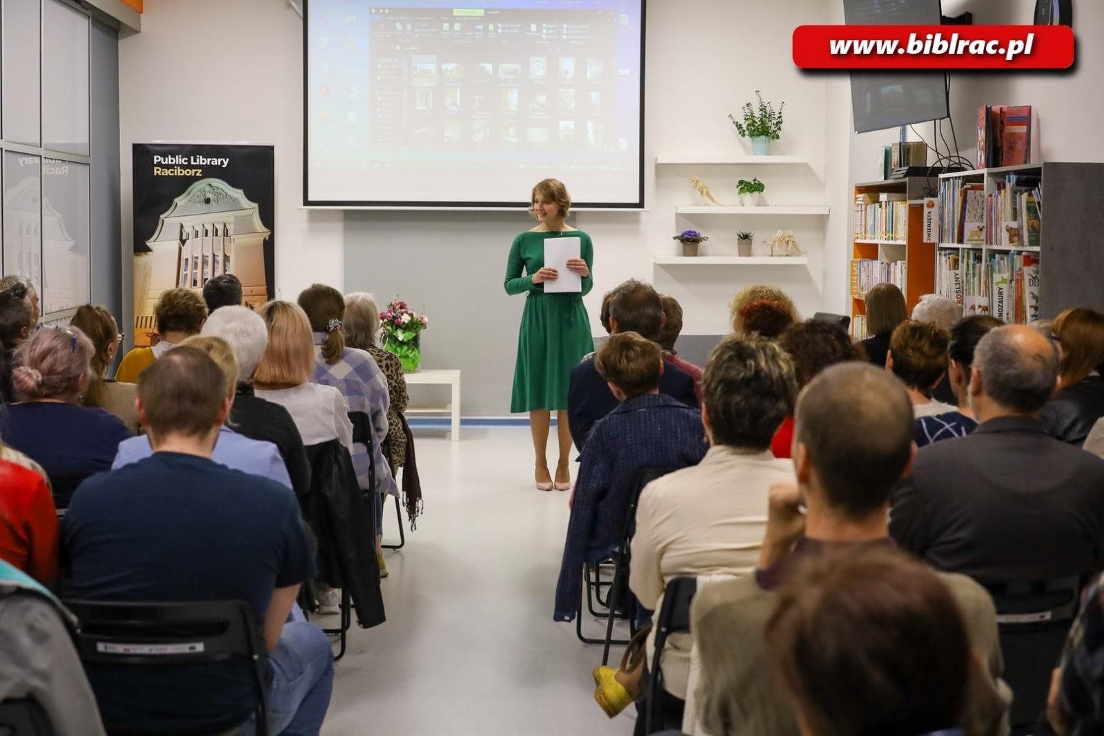 Zdjęcie w galerii na portalu naszraciborz.pl: Tajemnice pałacu w Krowiarkach. Wykład Marii Olejarnik w raciborskiej bibliotece wiadomości z regionu