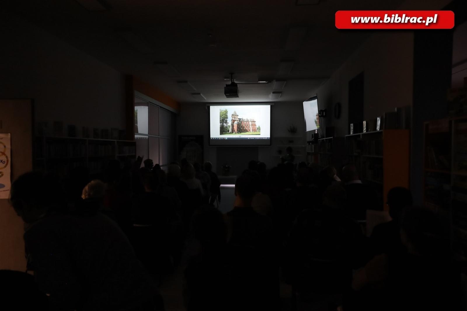Zdjęcie w galerii na portalu naszraciborz.pl: Tajemnice pałacu w Krowiarkach. Wykład Marii Olejarnik w raciborskiej bibliotece wiadomości z regionu