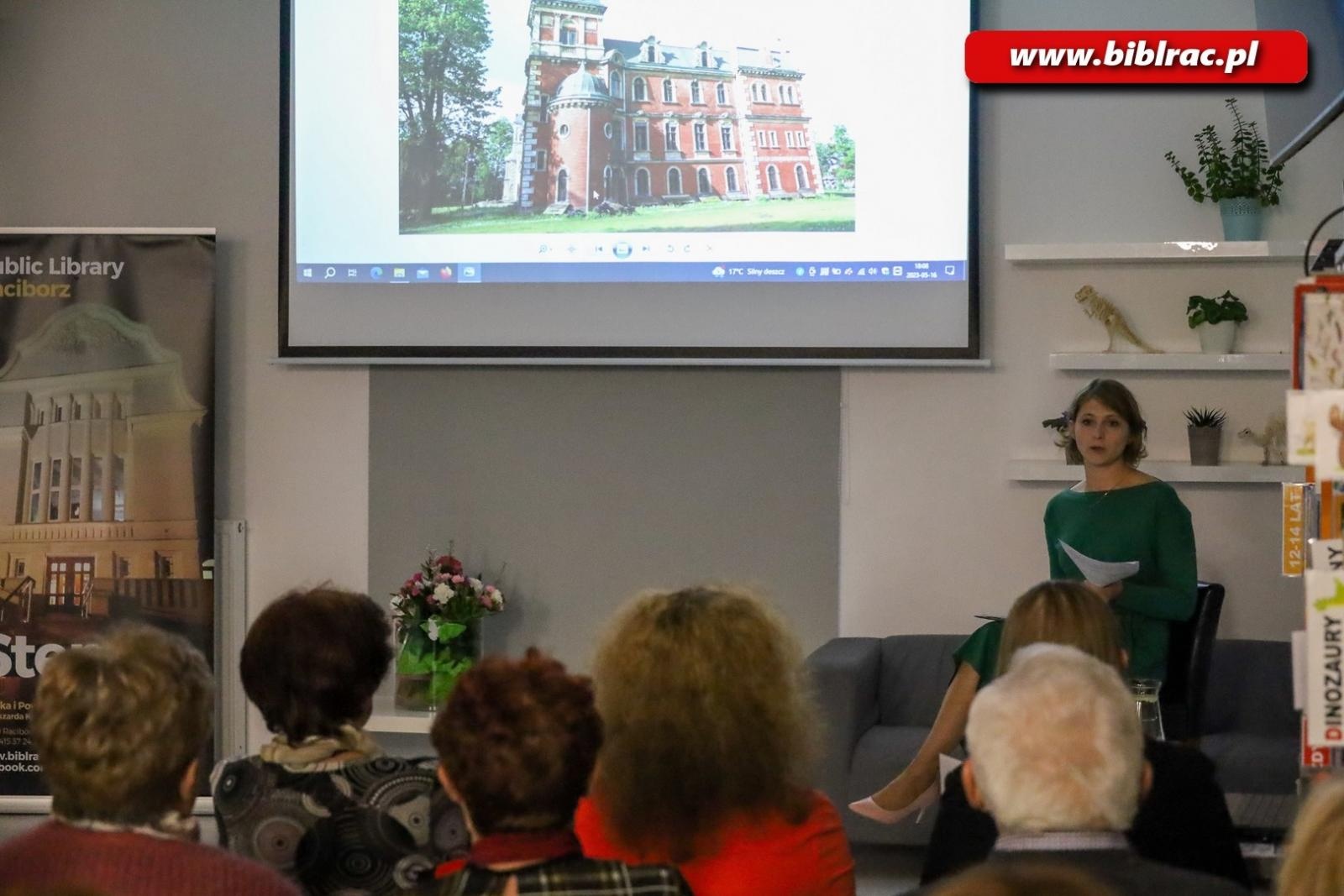 Zdjęcie w galerii na portalu naszraciborz.pl: Tajemnice pałacu w Krowiarkach. Wykład Marii Olejarnik w raciborskiej bibliotece wiadomości z regionu