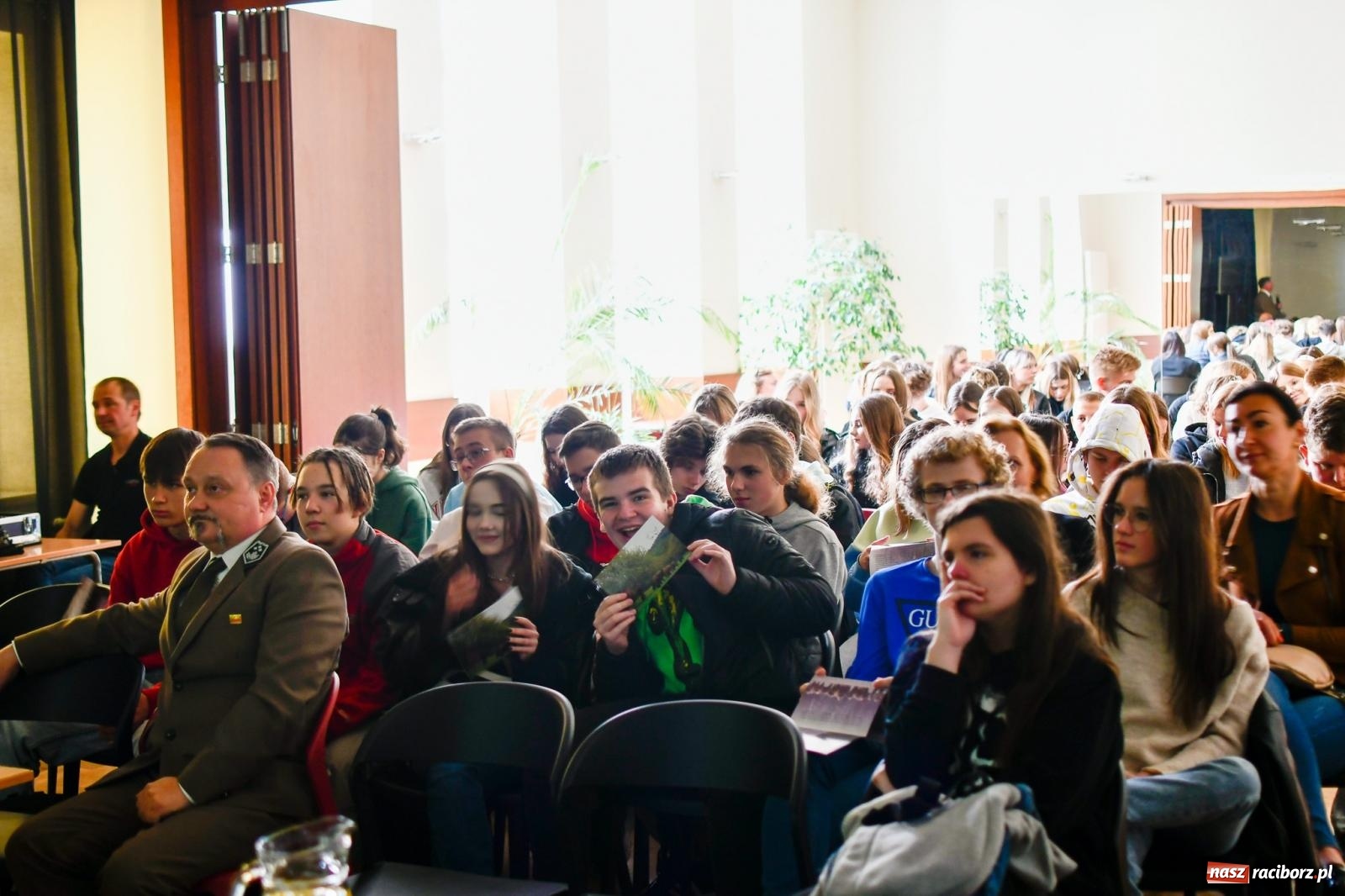 Zdjęcie w galerii na portalu naszraciborz.pl: Leśnicy zorganizowali w Raciborzu dzień z żubrem [FOTO i WIDEO] wiadomości z regionu