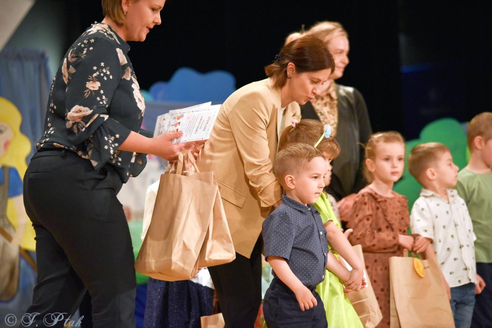 Zdjęcie w galerii na portalu naszraciborz.pl: Gala XIII Mini Festiwalu Przedszkolaków RCK [FOTO i WIDEO] wiadomości z regionu