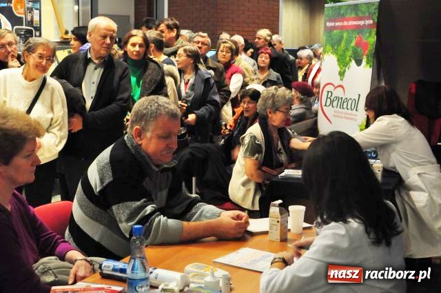 Zdjęcie w galerii na portalu naszraciborz.pl: W kolejce stoją nawet po 3 godziny... wiadomości z regionu