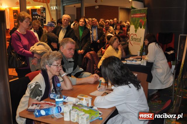 Zdjęcie w galerii na portalu naszraciborz.pl: W kolejce stoją nawet po 3 godziny... wiadomości z regionu