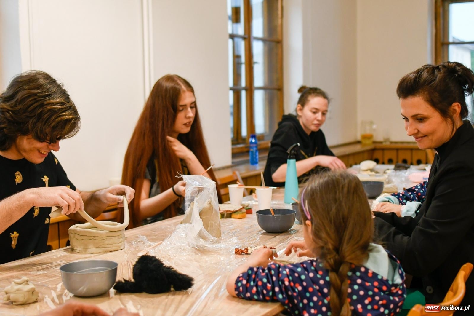 Zdjęcie w galerii na portalu naszraciborz.pl: Kleopatra, wystrzał i rozrywkowe rytmy 6na6. Noc w raciborskim Muzeum [FOTO i WIDEO] wiadomości z regionu