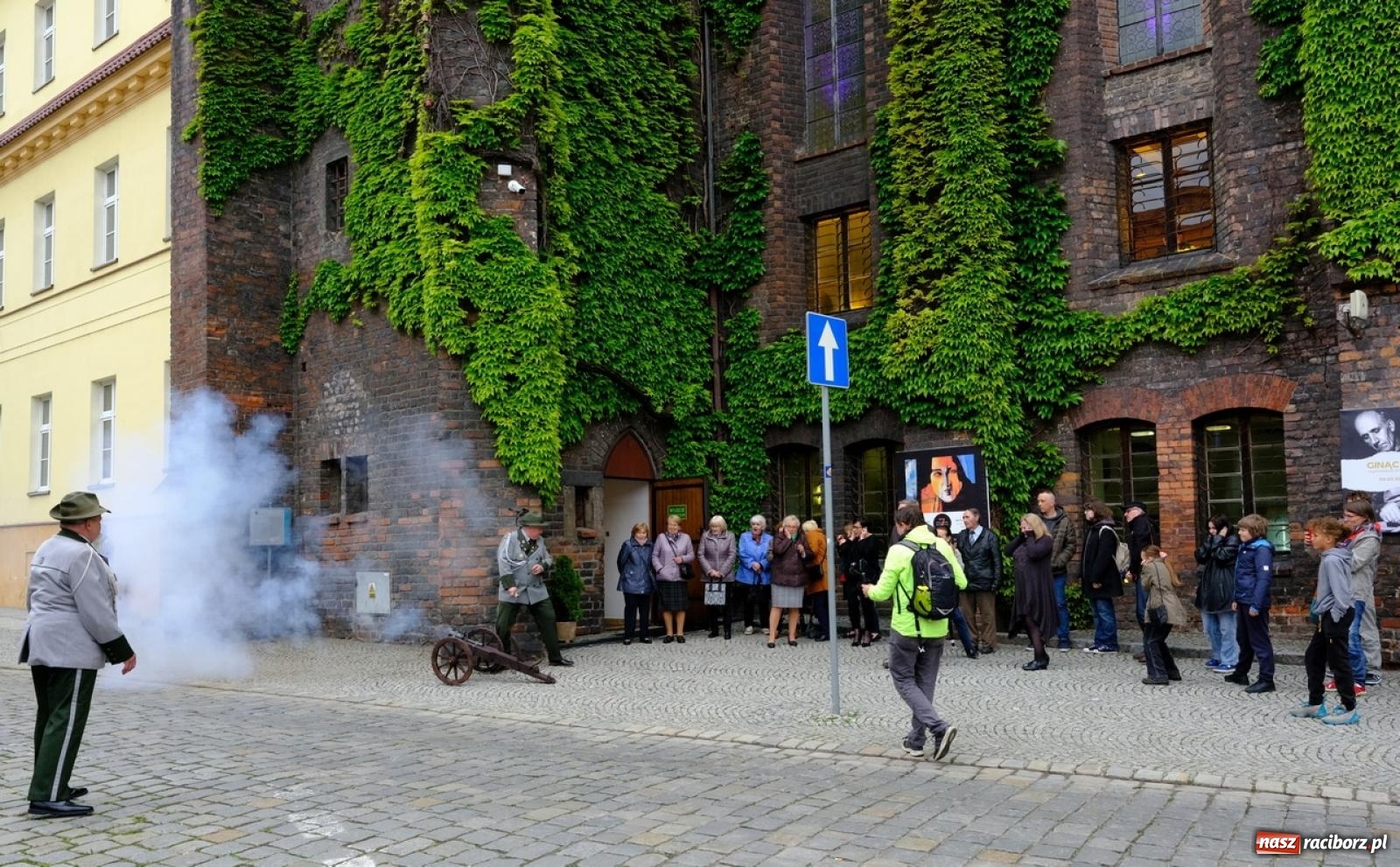Zdjęcie w galerii na portalu naszraciborz.pl: Kleopatra, wystrzał i rozrywkowe rytmy 6na6. Noc w raciborskim Muzeum [FOTO i WIDEO] wiadomości z regionu