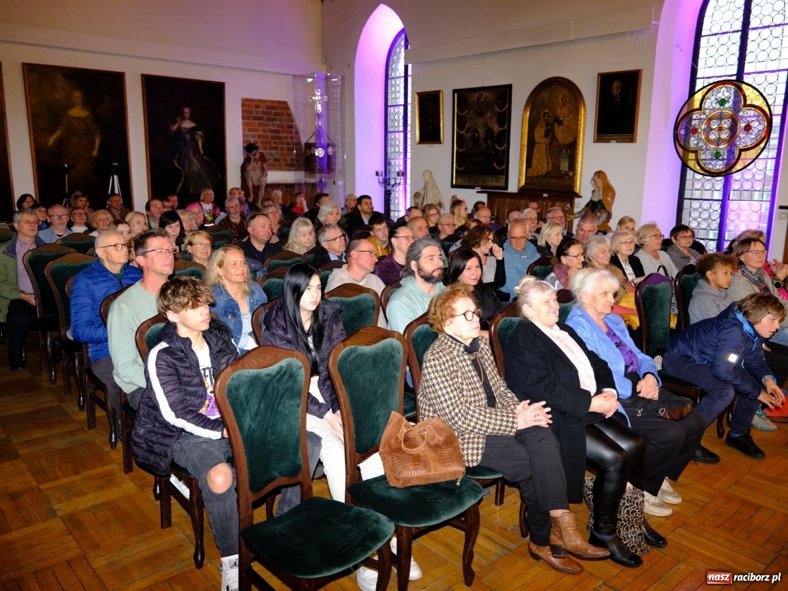 Zdjęcie w galerii na portalu naszraciborz.pl: Kleopatra, wystrzał i rozrywkowe rytmy 6na6. Noc w raciborskim Muzeum [FOTO i WIDEO] wiadomości z regionu