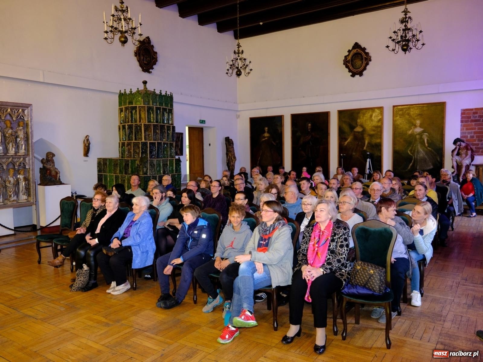 Zdjęcie w galerii na portalu naszraciborz.pl: Kleopatra, wystrzał i rozrywkowe rytmy 6na6. Noc w raciborskim Muzeum [FOTO i WIDEO] wiadomości z regionu