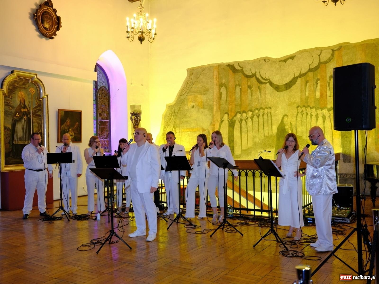 Zdjęcie w galerii na portalu naszraciborz.pl: Kleopatra, wystrzał i rozrywkowe rytmy 6na6. Noc w raciborskim Muzeum [FOTO i WIDEO] wiadomości z regionu