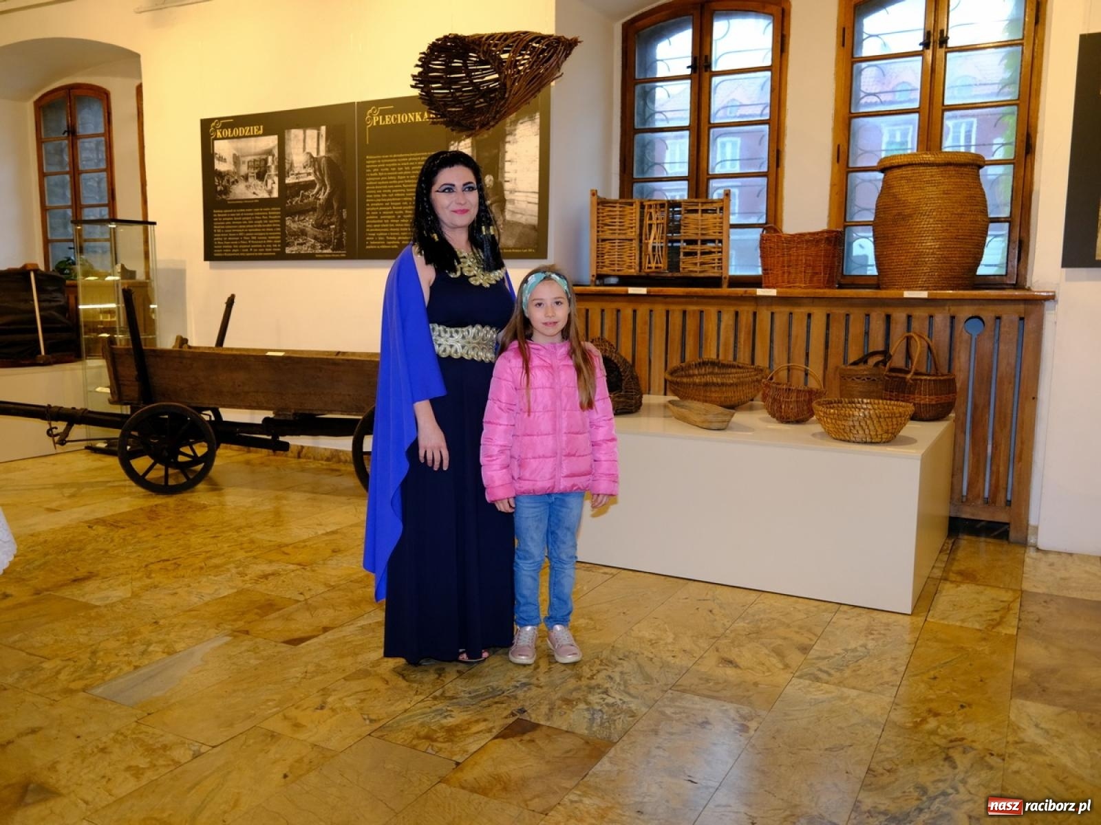 Zdjęcie w galerii na portalu naszraciborz.pl: Kleopatra, wystrzał i rozrywkowe rytmy 6na6. Noc w raciborskim Muzeum [FOTO i WIDEO] wiadomości z regionu