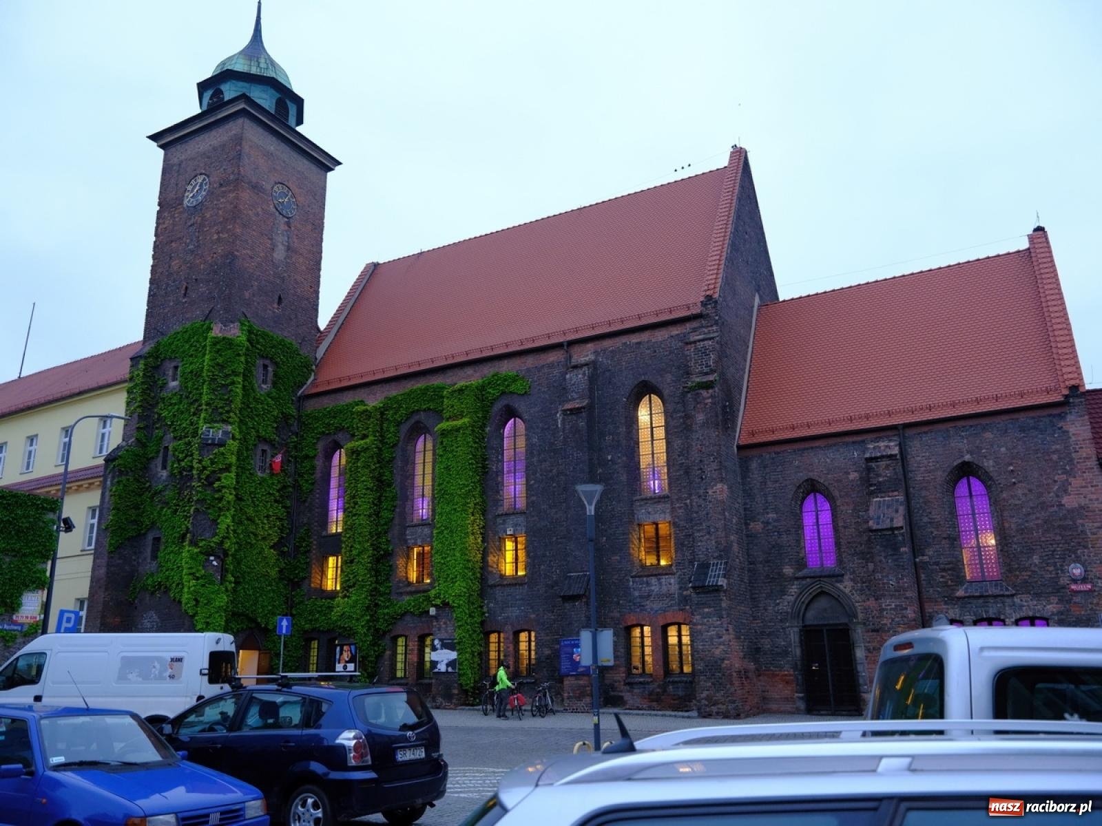 Zdjęcie w galerii na portalu naszraciborz.pl: Kleopatra, wystrzał i rozrywkowe rytmy 6na6. Noc w raciborskim Muzeum [FOTO i WIDEO] wiadomości z regionu