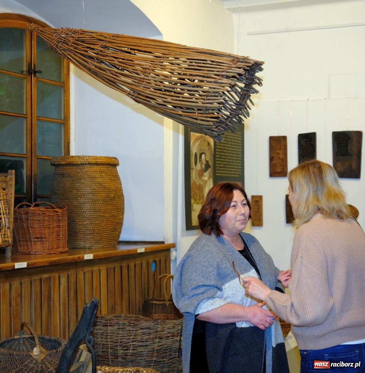 Zdjęcie w galerii na portalu naszraciborz.pl: Kleopatra, wystrzał i rozrywkowe rytmy 6na6. Noc w raciborskim Muzeum [FOTO i WIDEO] wiadomości z regionu