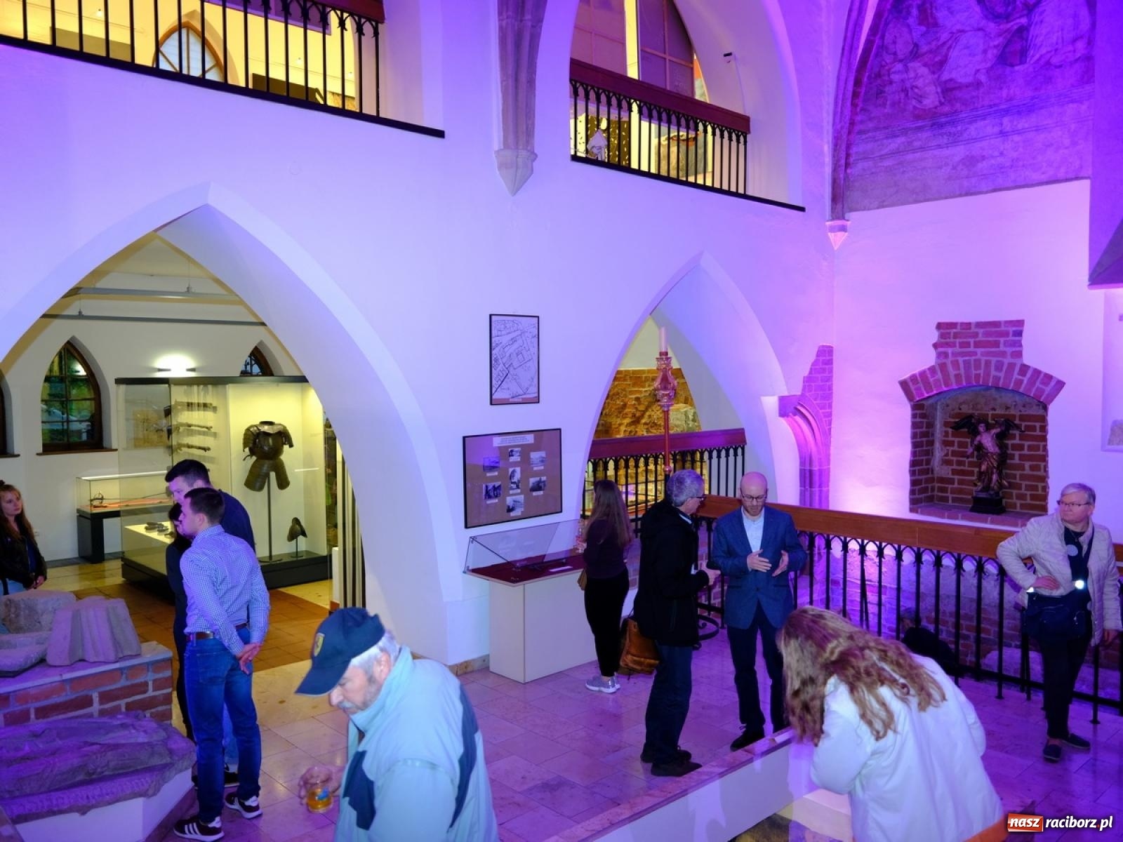 Zdjęcie w galerii na portalu naszraciborz.pl: Kleopatra, wystrzał i rozrywkowe rytmy 6na6. Noc w raciborskim Muzeum [FOTO i WIDEO] wiadomości z regionu