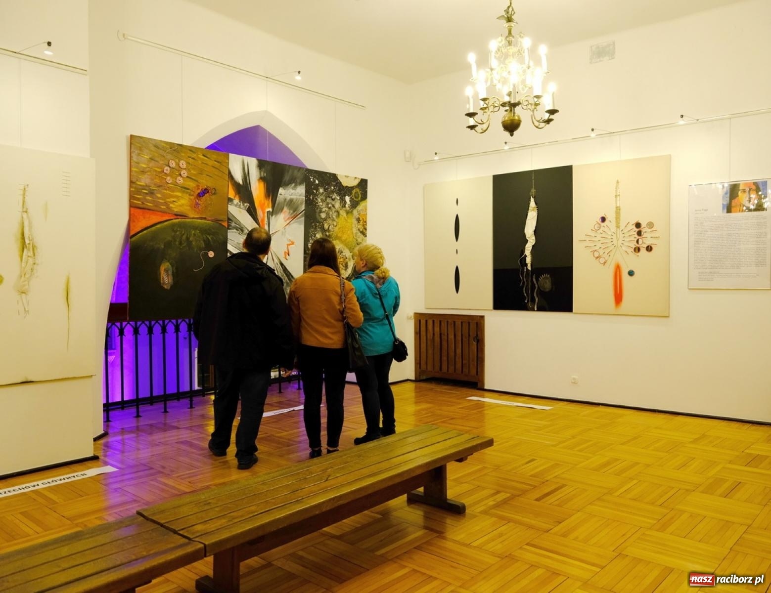 Zdjęcie w galerii na portalu naszraciborz.pl: Kleopatra, wystrzał i rozrywkowe rytmy 6na6. Noc w raciborskim Muzeum [FOTO i WIDEO] wiadomości z regionu