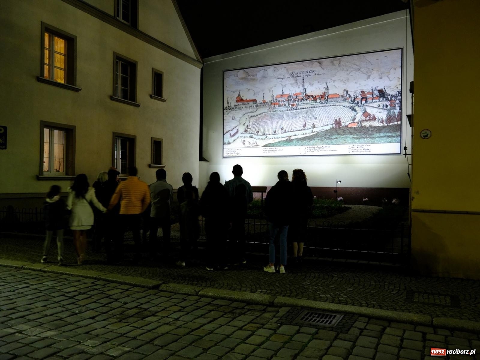 Zdjęcie w galerii na portalu naszraciborz.pl: Kleopatra, wystrzał i rozrywkowe rytmy 6na6. Noc w raciborskim Muzeum [FOTO i WIDEO] wiadomości z regionu