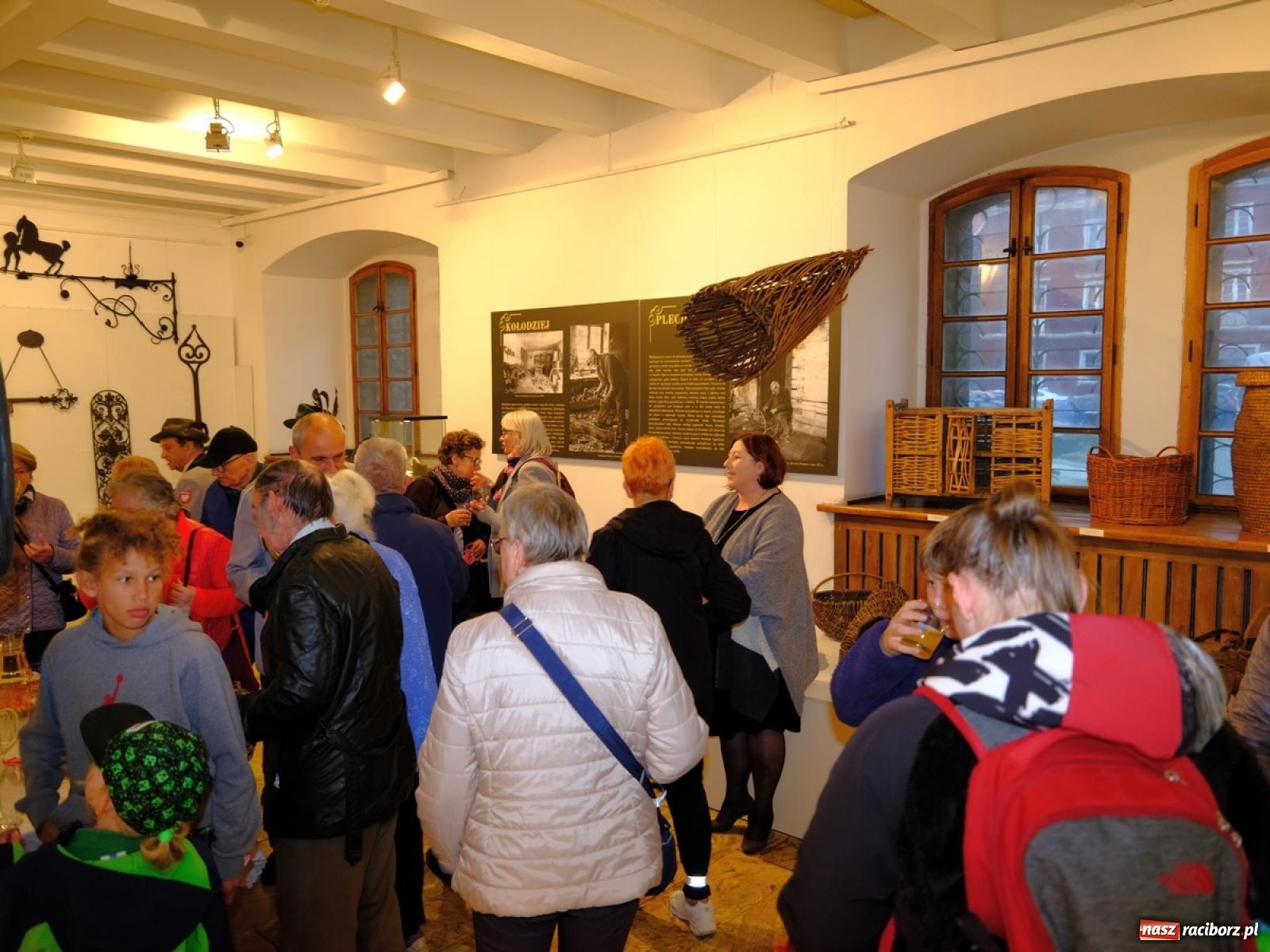 Zdjęcie w galerii na portalu naszraciborz.pl: Kleopatra, wystrzał i rozrywkowe rytmy 6na6. Noc w raciborskim Muzeum [FOTO i WIDEO] wiadomości z regionu