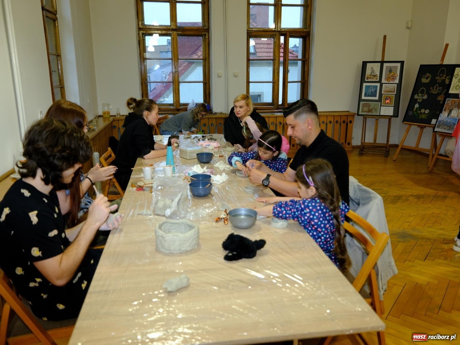 Zdjęcie w galerii na portalu naszraciborz.pl: Kleopatra, wystrzał i rozrywkowe rytmy 6na6. Noc w raciborskim Muzeum [FOTO i WIDEO] wiadomości z regionu