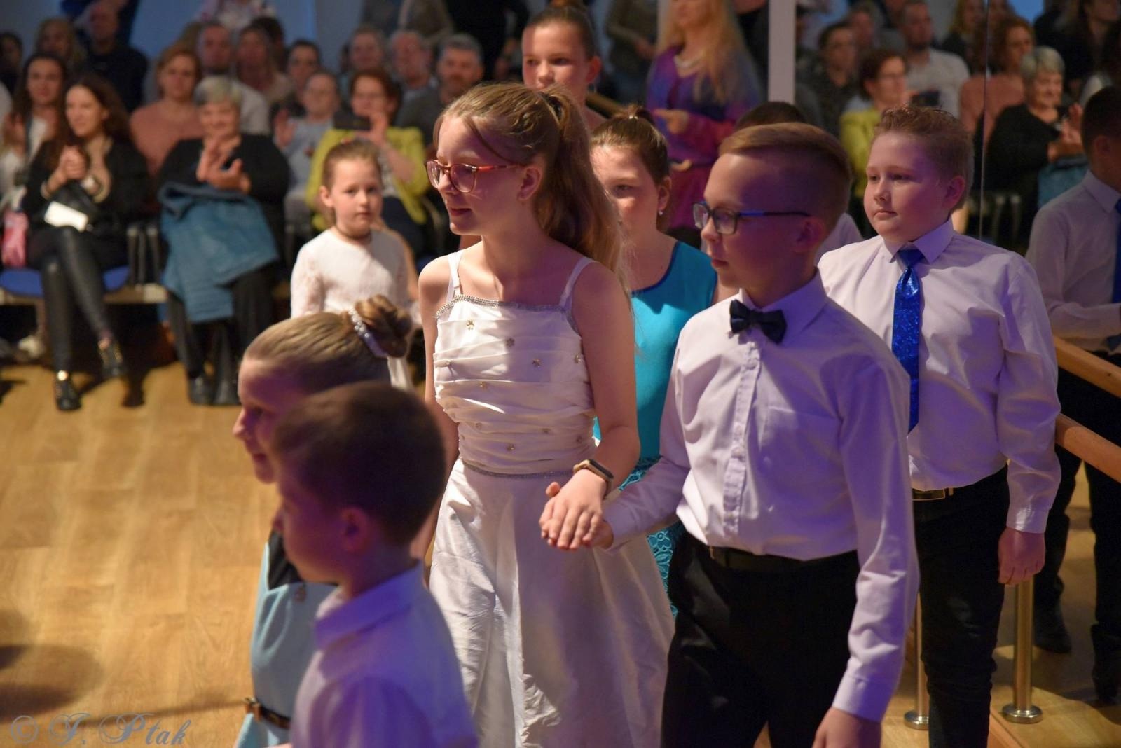 Zdjęcie w galerii na portalu naszraciborz.pl: Wiosenny pląs w Młodzieżowym Domu Kultury wiadomości z regionu