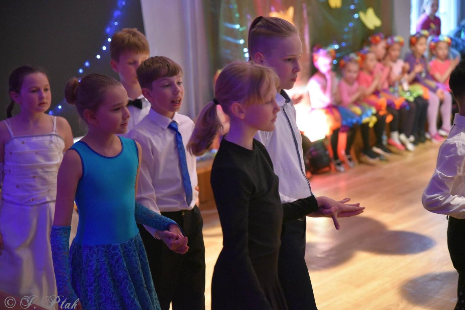 Zdjęcie w galerii na portalu naszraciborz.pl: Wiosenny pląs w Młodzieżowym Domu Kultury wiadomości z regionu