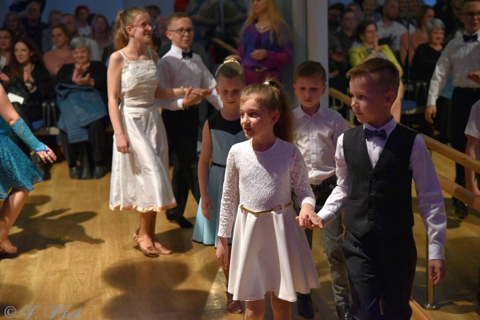 Zdjęcie w galerii na portalu naszraciborz.pl: Wiosenny pląs w Młodzieżowym Domu Kultury wiadomości z regionu