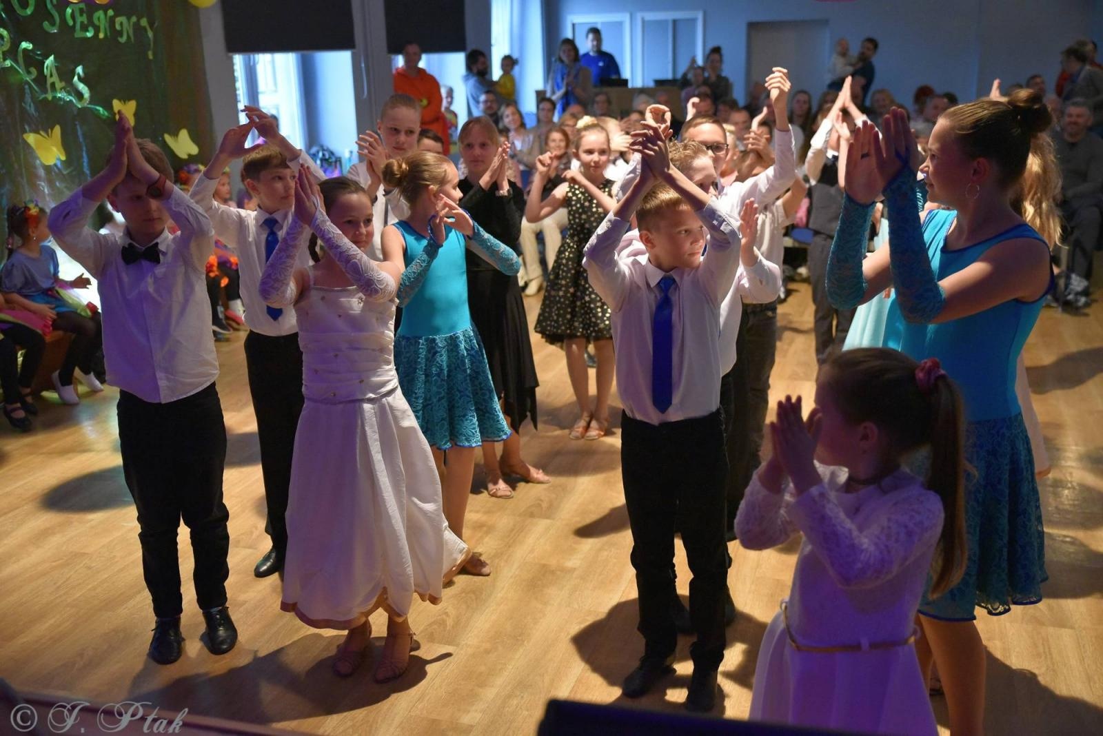 Zdjęcie w galerii na portalu naszraciborz.pl: Wiosenny pląs w Młodzieżowym Domu Kultury wiadomości z regionu