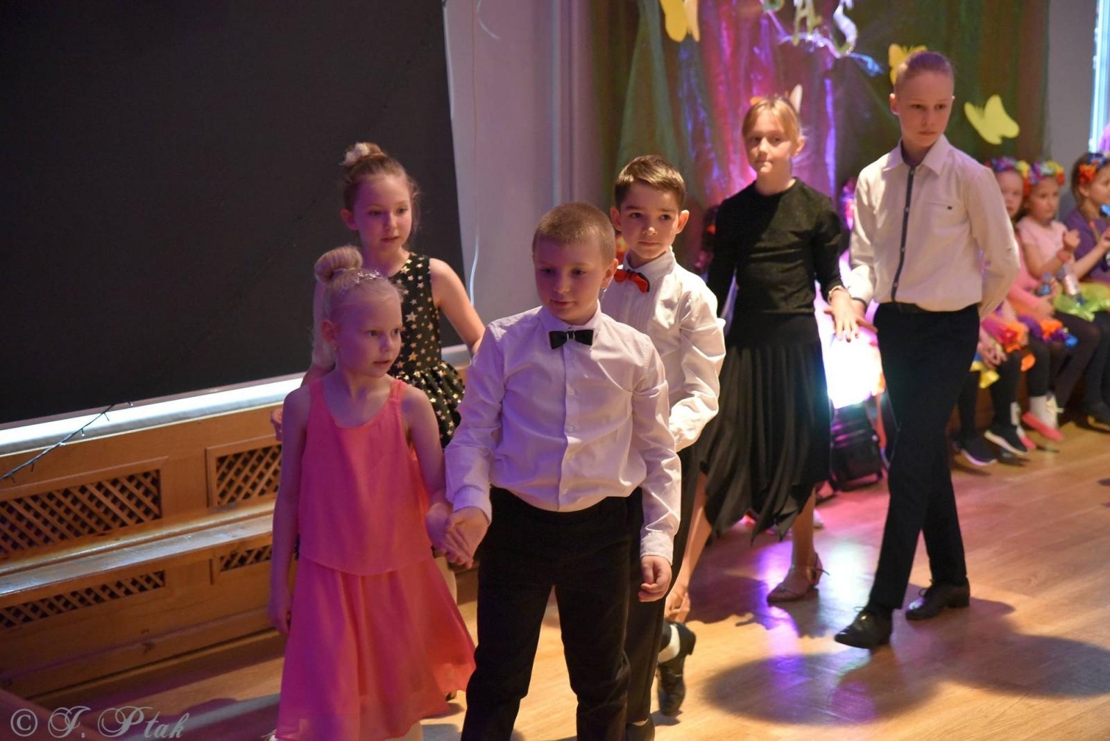 Zdjęcie w galerii na portalu naszraciborz.pl: Wiosenny pląs w Młodzieżowym Domu Kultury wiadomości z regionu