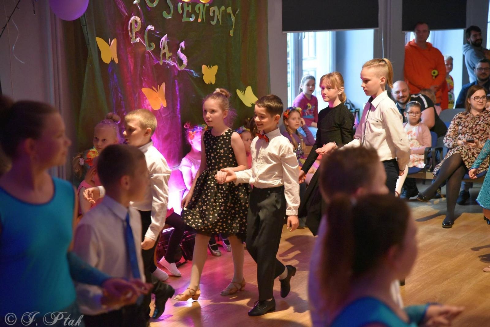 Zdjęcie w galerii na portalu naszraciborz.pl: Wiosenny pląs w Młodzieżowym Domu Kultury wiadomości z regionu