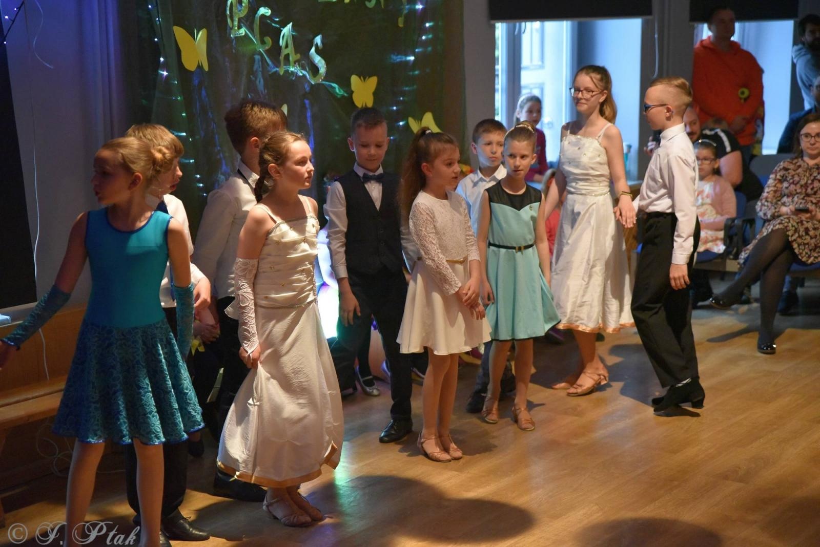 Zdjęcie w galerii na portalu naszraciborz.pl: Wiosenny pląs w Młodzieżowym Domu Kultury wiadomości z regionu