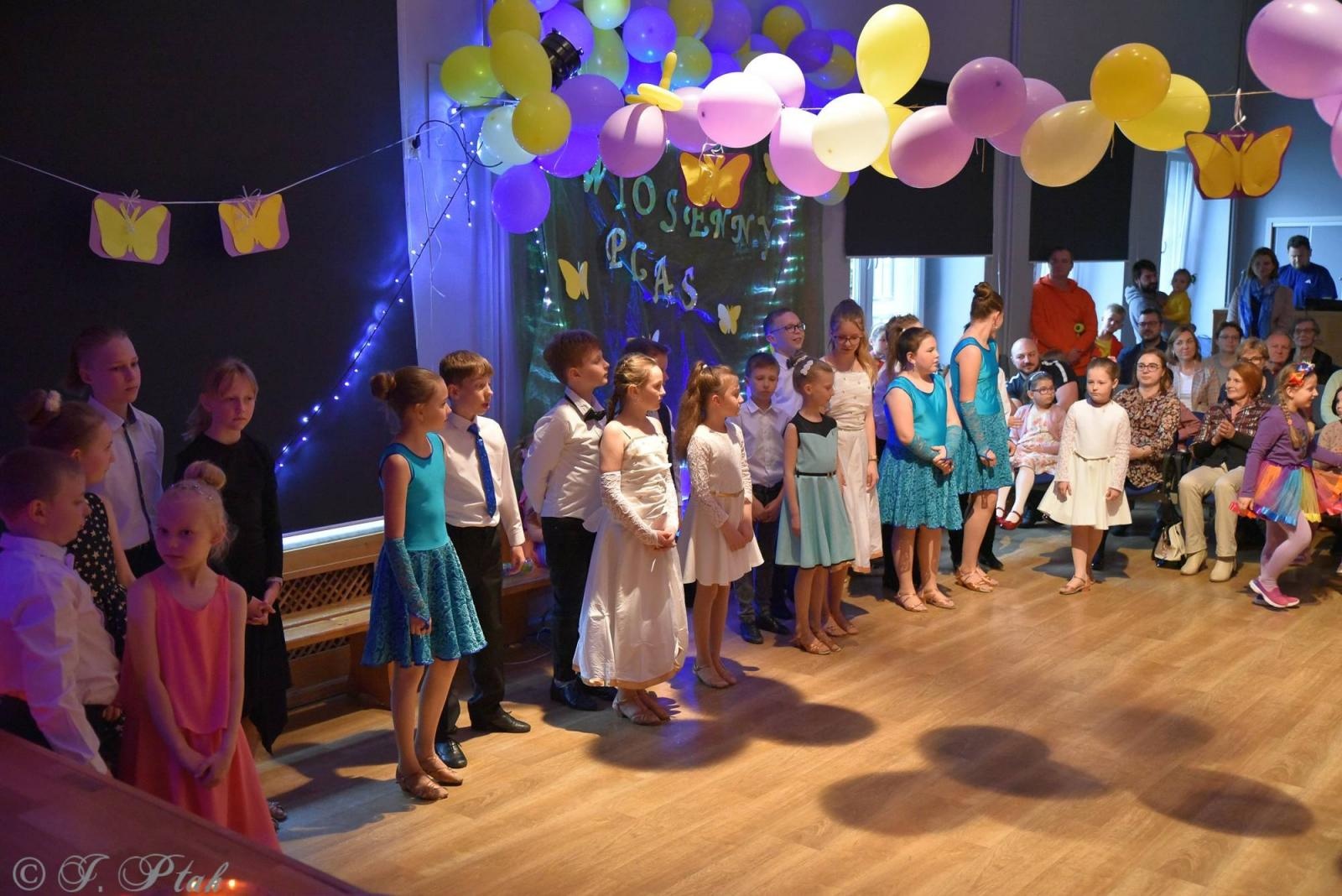 Zdjęcie w galerii na portalu naszraciborz.pl: Wiosenny pląs w Młodzieżowym Domu Kultury wiadomości z regionu