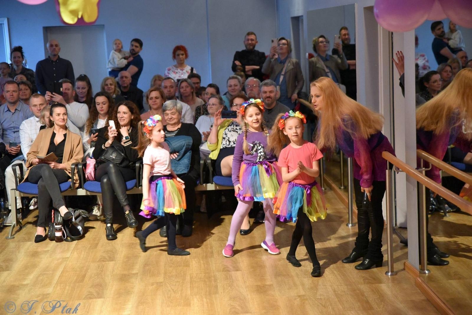 Zdjęcie w galerii na portalu naszraciborz.pl: Wiosenny pląs w Młodzieżowym Domu Kultury wiadomości z regionu