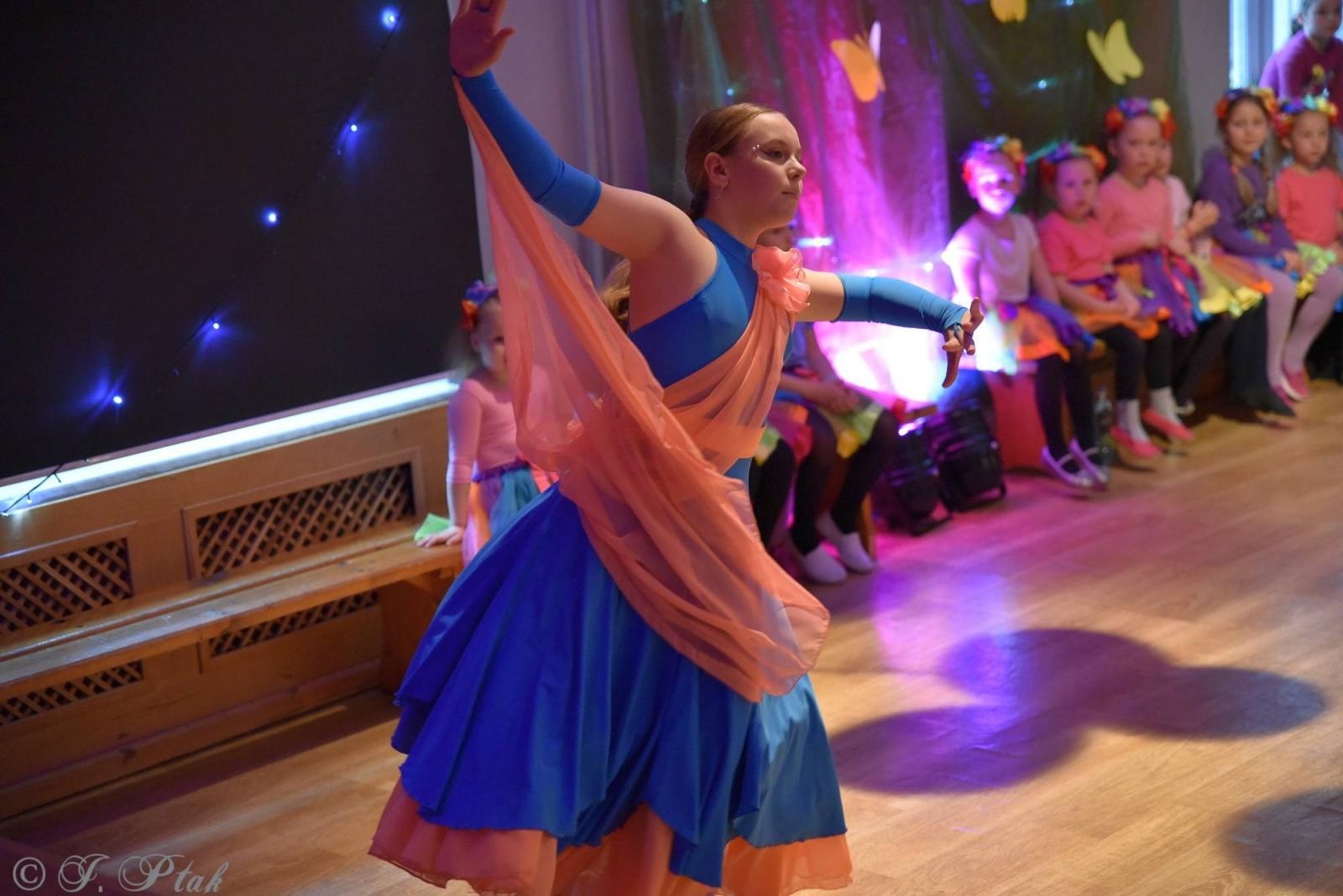 Zdjęcie w galerii na portalu naszraciborz.pl: Wiosenny pląs w Młodzieżowym Domu Kultury wiadomości z regionu