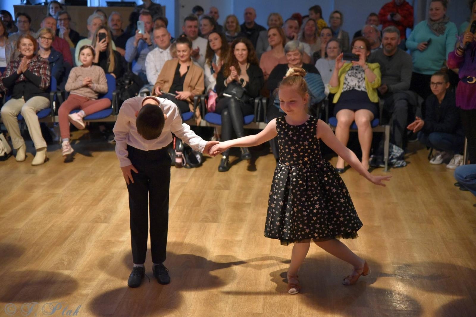Zdjęcie w galerii na portalu naszraciborz.pl: Wiosenny pląs w Młodzieżowym Domu Kultury wiadomości z regionu