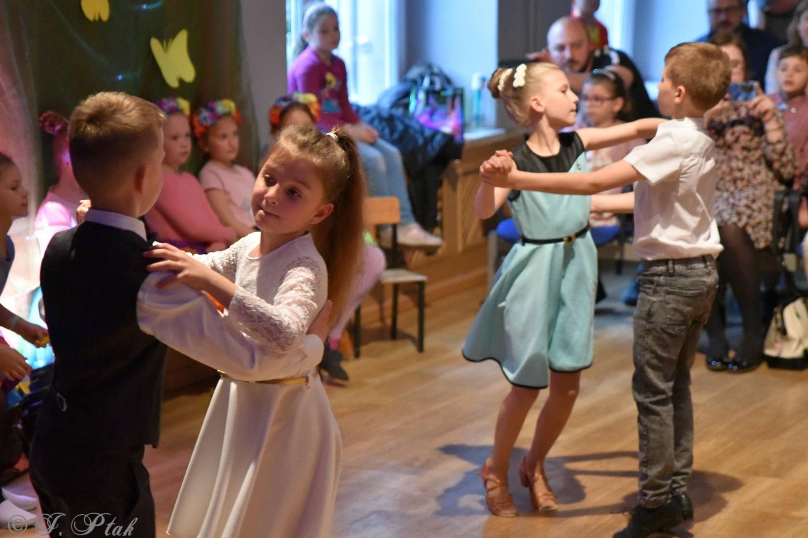 Zdjęcie w galerii na portalu naszraciborz.pl: Wiosenny pląs w Młodzieżowym Domu Kultury wiadomości z regionu