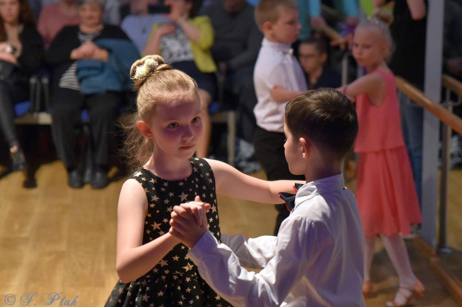 Zdjęcie w galerii na portalu naszraciborz.pl: Wiosenny pląs w Młodzieżowym Domu Kultury wiadomości z regionu