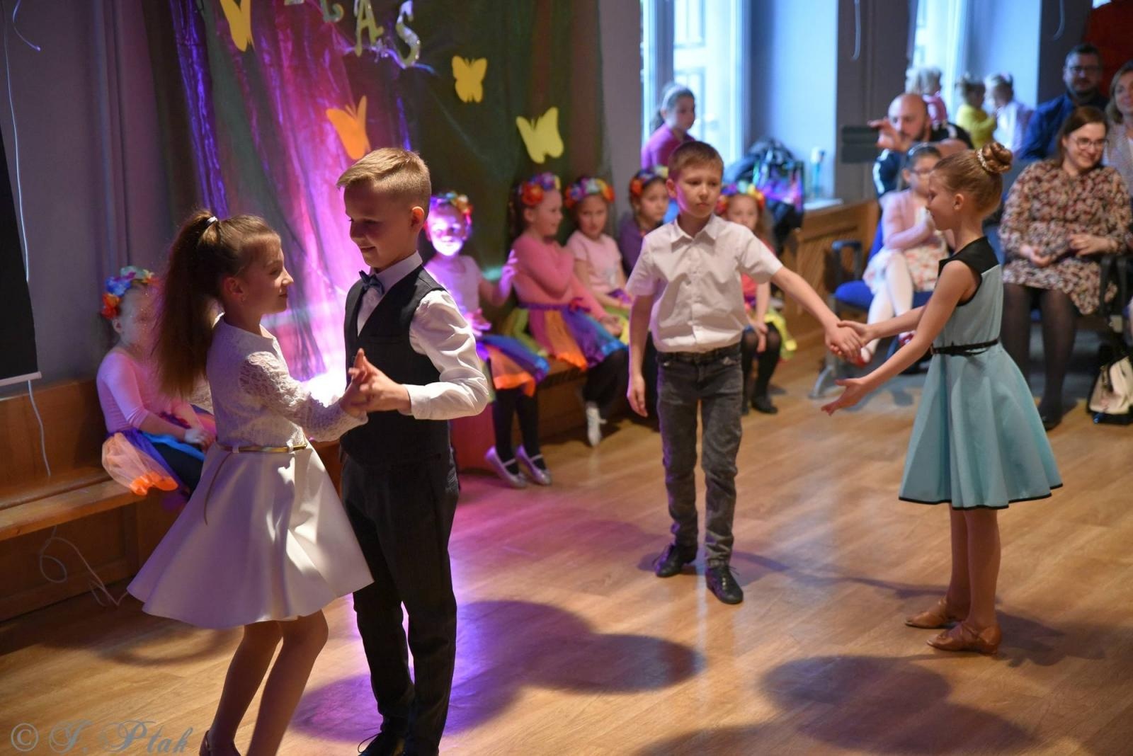 Zdjęcie w galerii na portalu naszraciborz.pl: Wiosenny pląs w Młodzieżowym Domu Kultury wiadomości z regionu