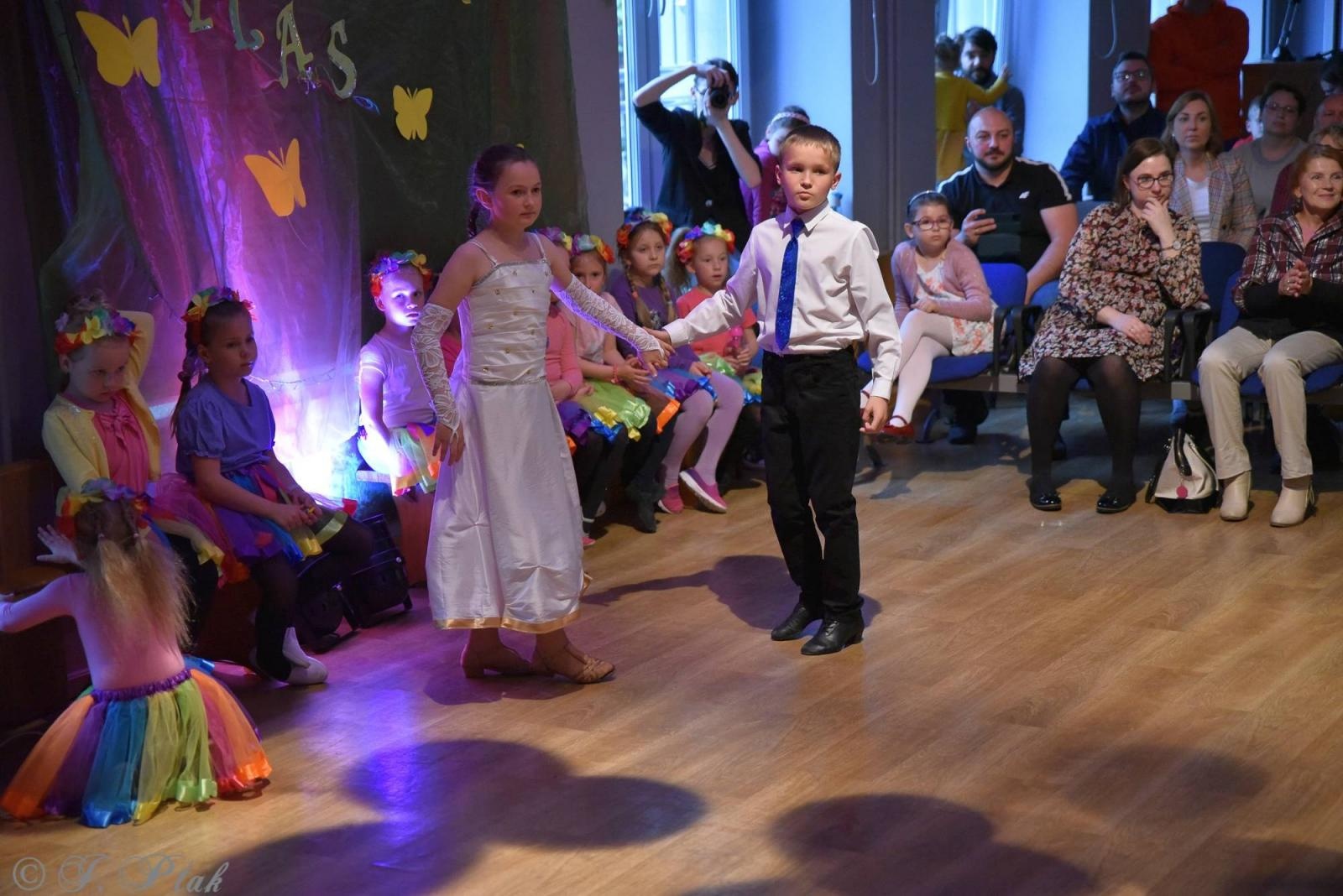 Zdjęcie w galerii na portalu naszraciborz.pl: Wiosenny pląs w Młodzieżowym Domu Kultury wiadomości z regionu