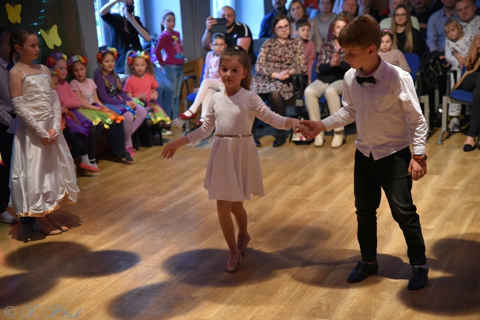 Zdjęcie w galerii na portalu naszraciborz.pl: Wiosenny pląs w Młodzieżowym Domu Kultury wiadomości z regionu