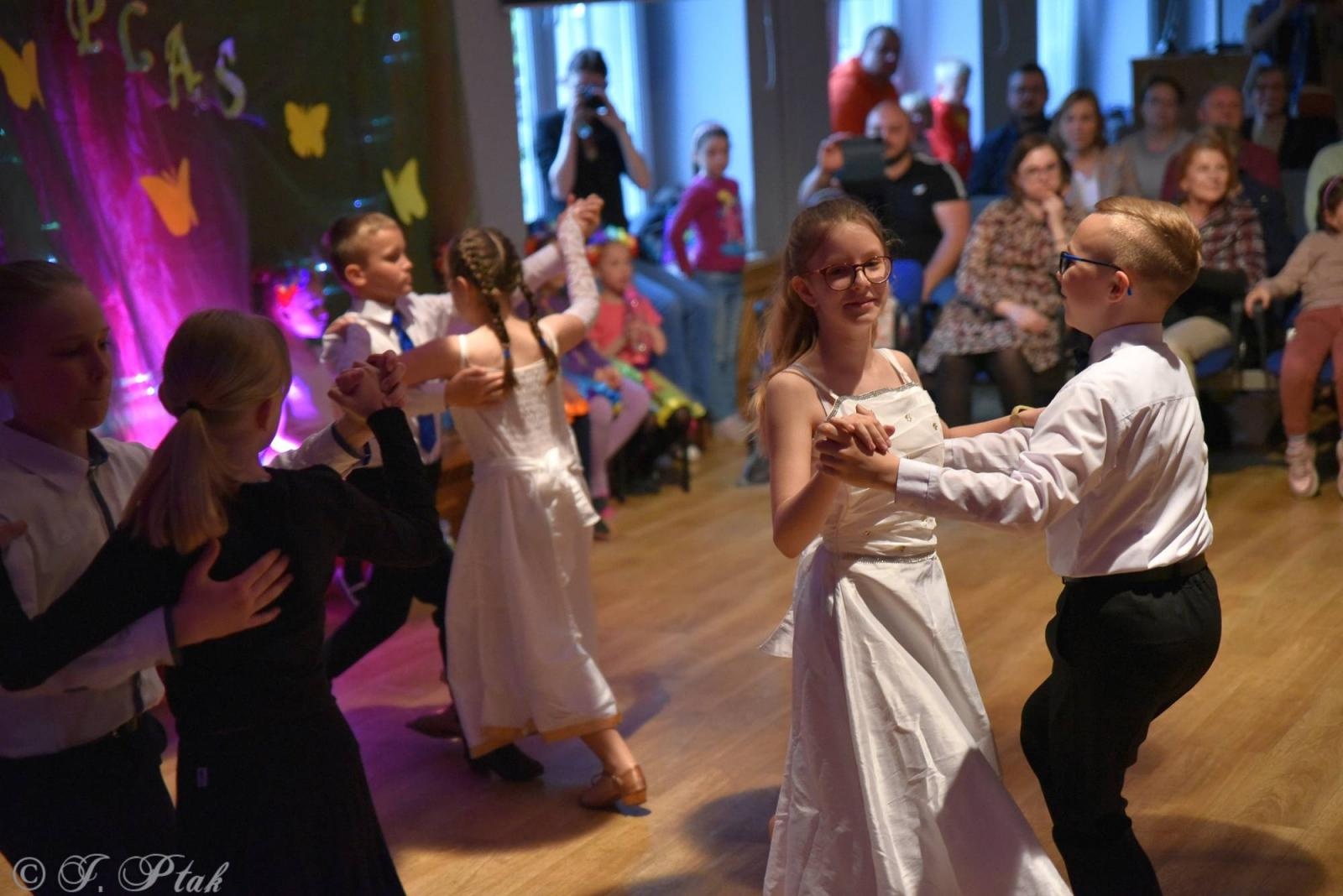 Zdjęcie w galerii na portalu naszraciborz.pl: Wiosenny pląs w Młodzieżowym Domu Kultury wiadomości z regionu