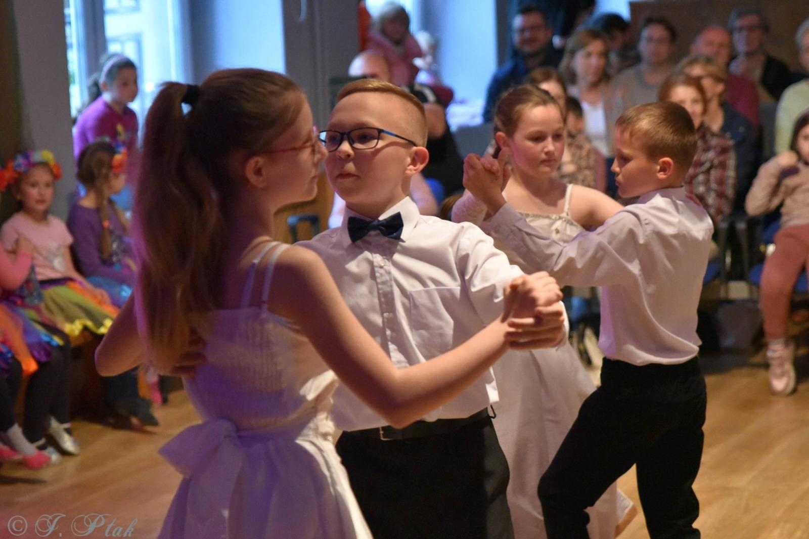 Zdjęcie w galerii na portalu naszraciborz.pl: Wiosenny pląs w Młodzieżowym Domu Kultury wiadomości z regionu