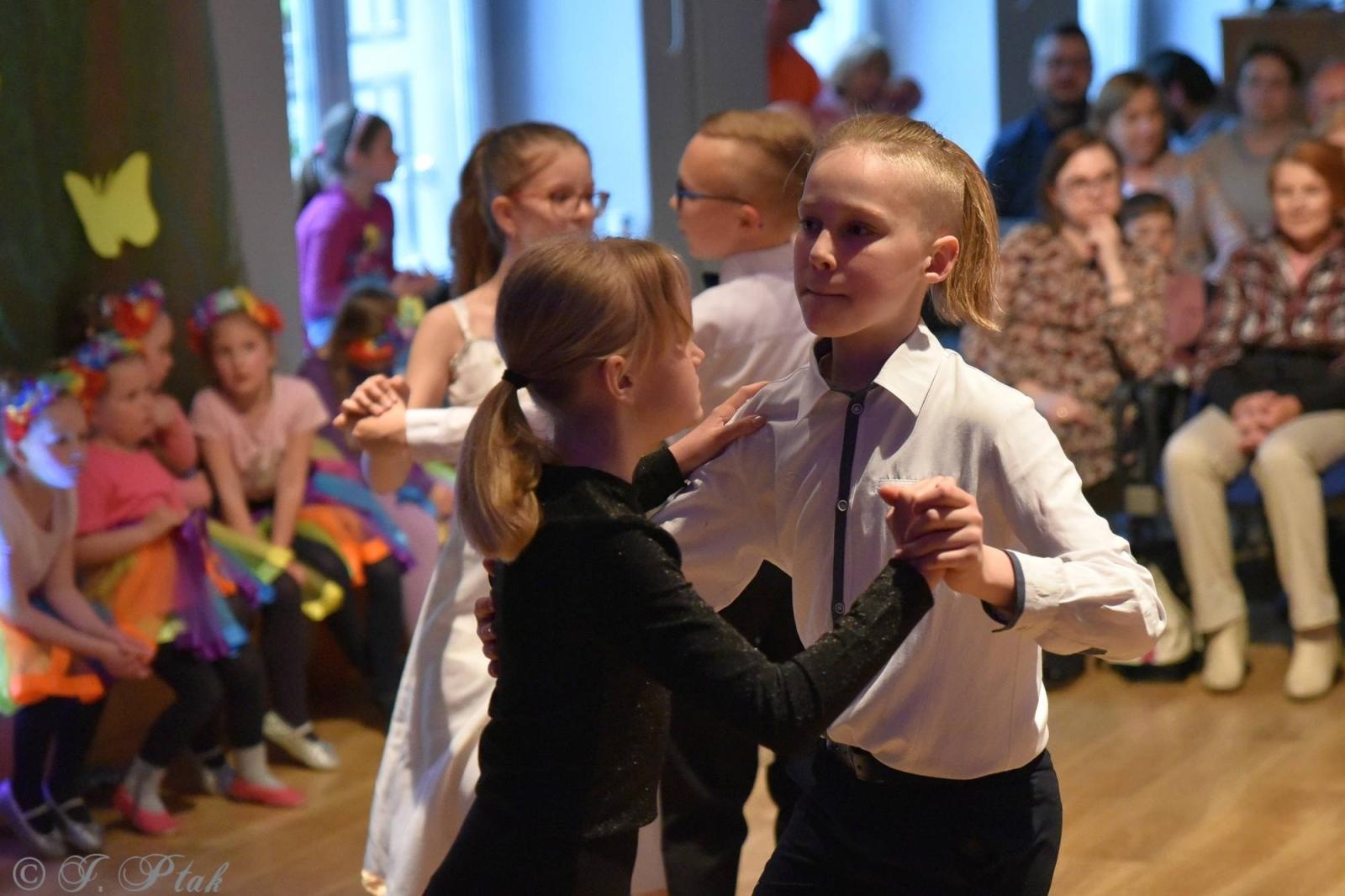 Zdjęcie w galerii na portalu naszraciborz.pl: Wiosenny pląs w Młodzieżowym Domu Kultury wiadomości z regionu